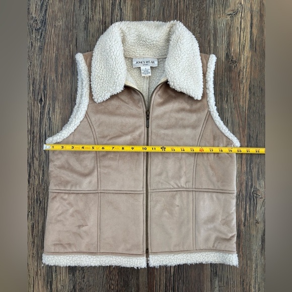 Jones Wear Sport Women's Size 4 Tan Suede Vest w/Faux Sherpa Lining Vtg - Picture 6 of 11